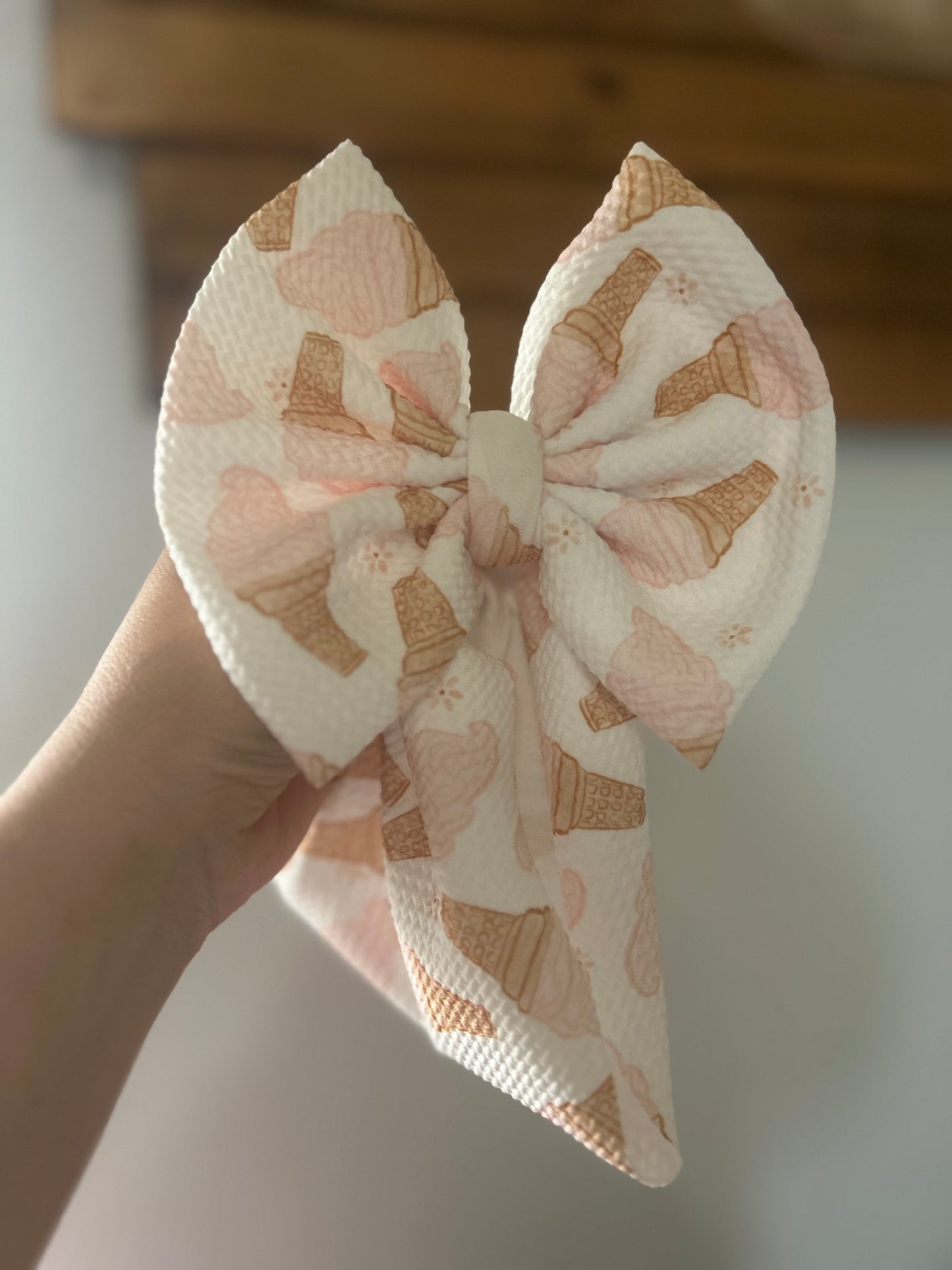 BOW -ICE CREAM CONE