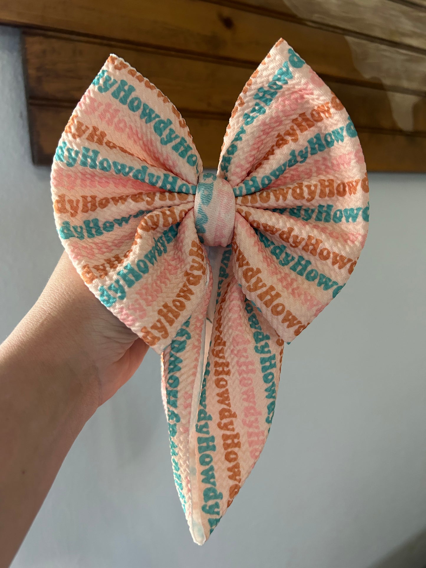 BOW -HOWDY