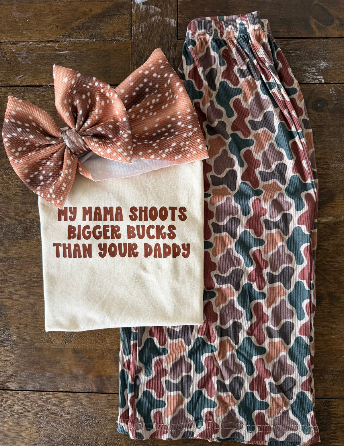 TEE - BIGGER BUCKS MAMA
