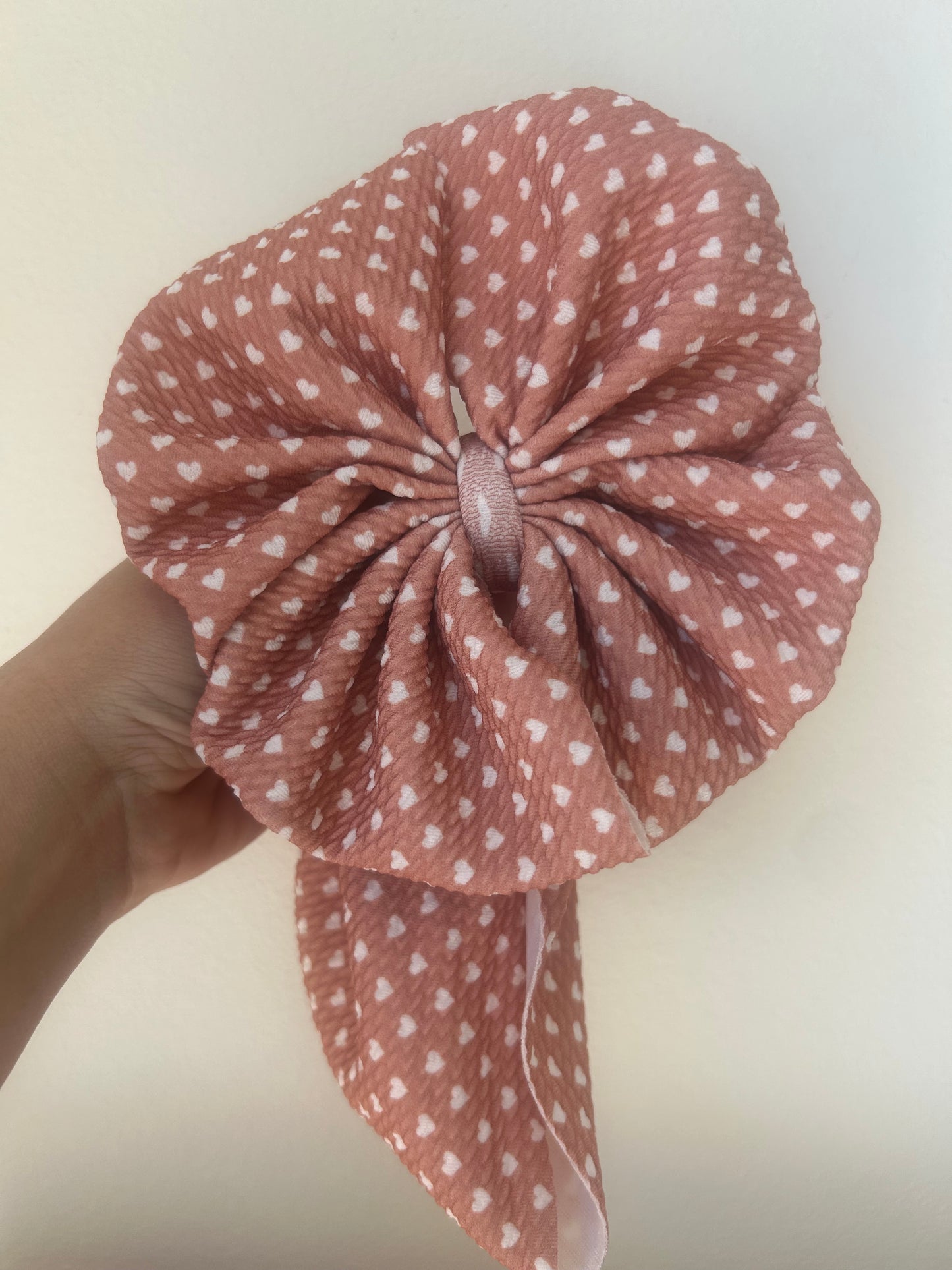 BABY MESSY BOW - TAN HEARTS