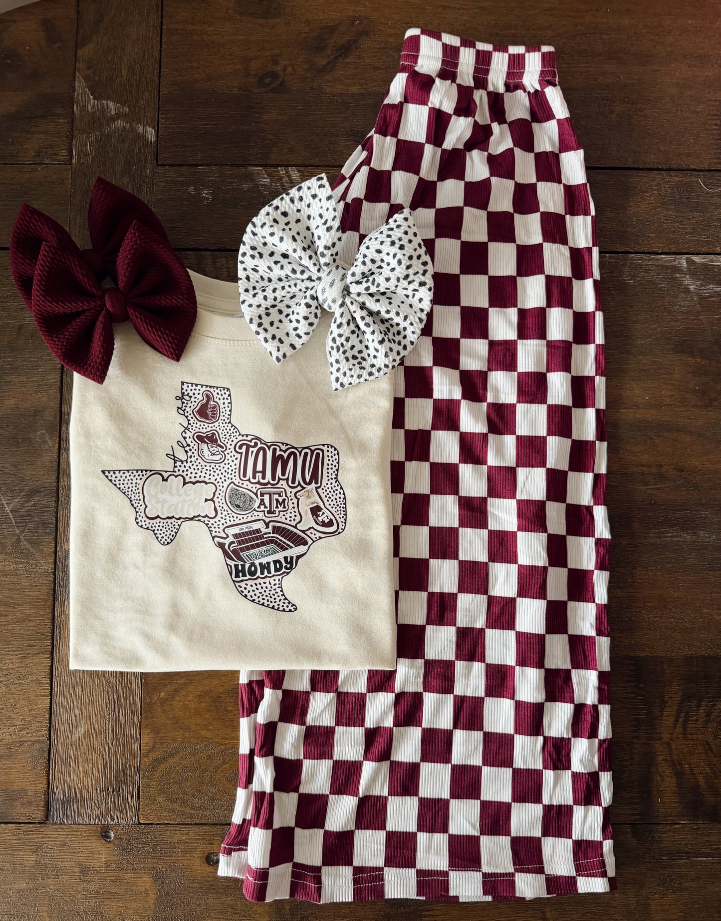 HOWDY AGGIES TEE
