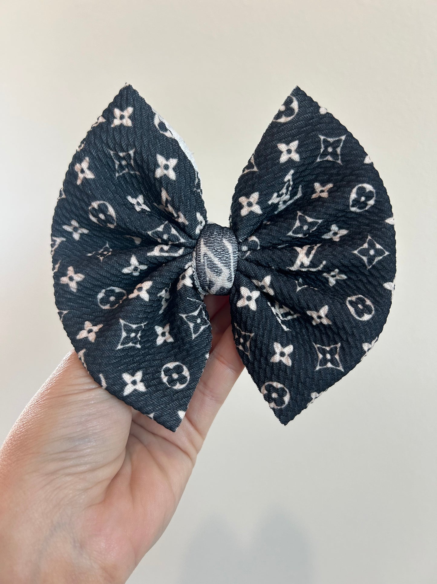 BIG CLIP BOW - BLACK BOUJEE