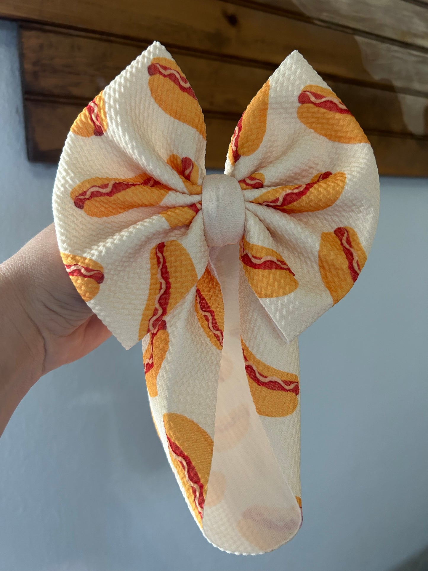 BOW -HOT DOG