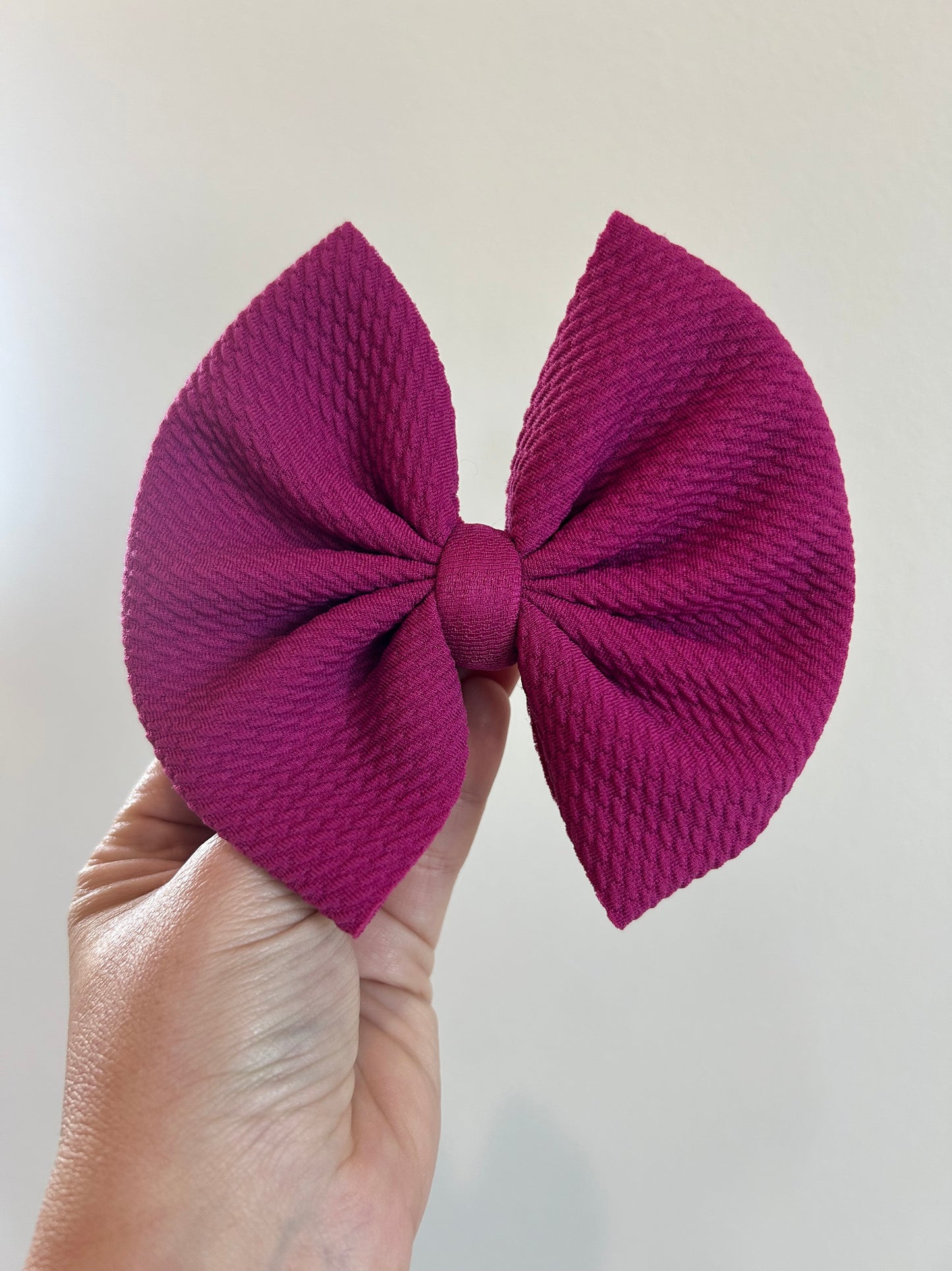 BIG CLIP BOW - MAGENTA SOLID