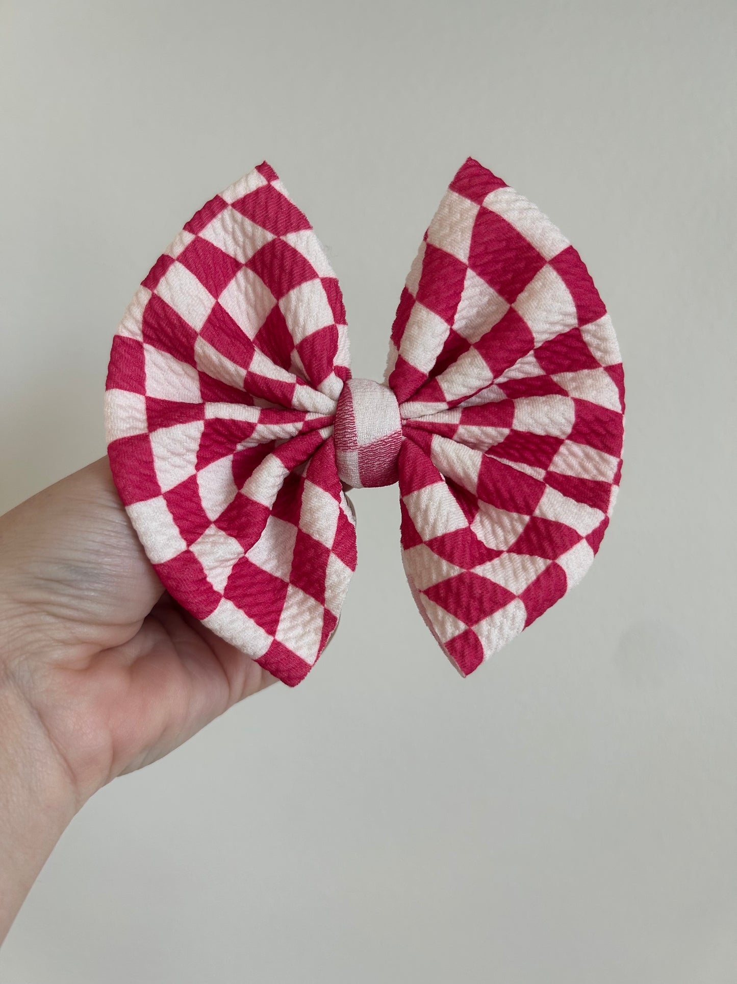 BIG CLIP - MAGENTA GROOVY CHECKERED