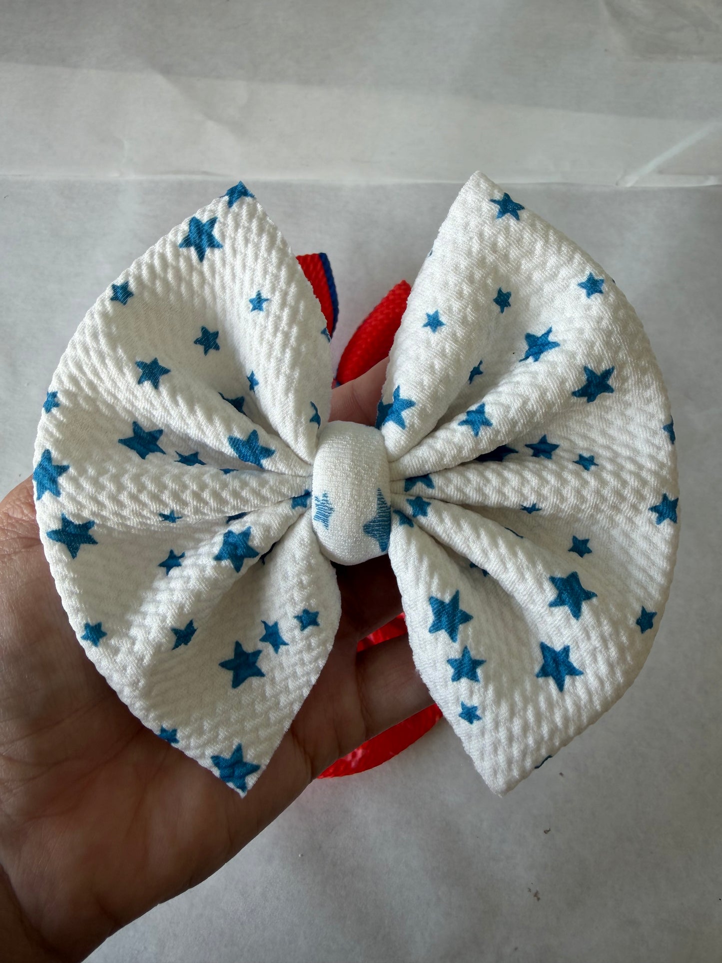 4TH OF JULY - BIG CLIP - WHITE WITH BLUE STARS