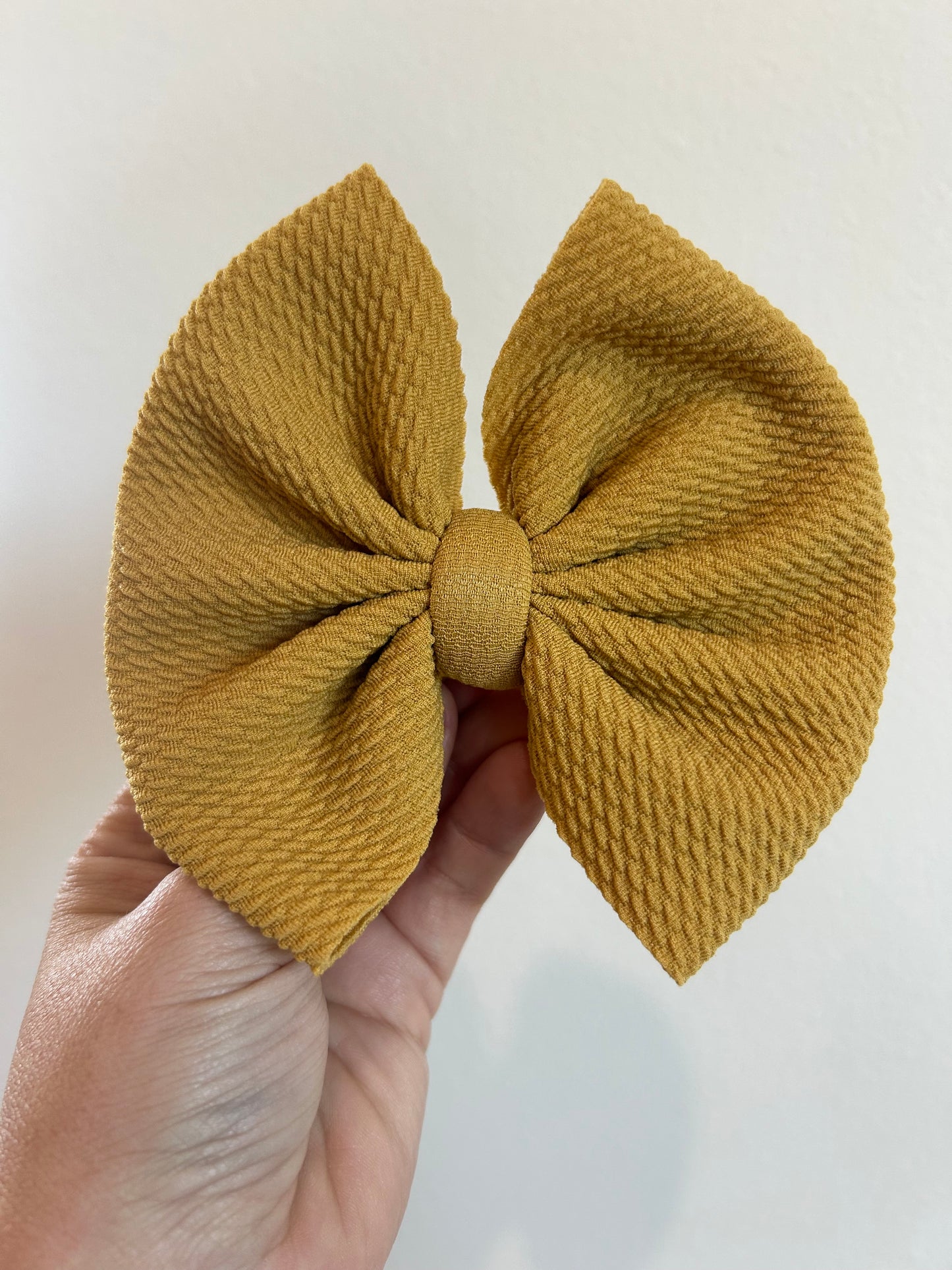 BIG CLIP BOW - MUSTARD SOLID