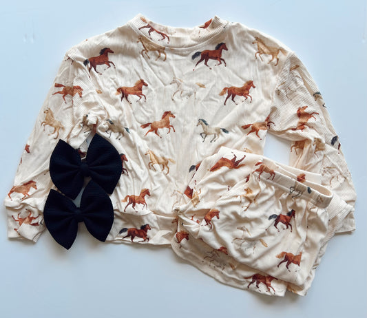 LOUNGE SET - PONIES