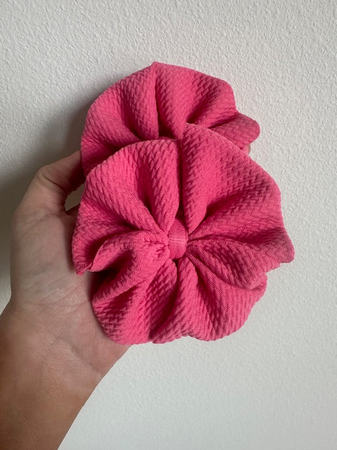 MESSY PIGGIE CLIPS - HOT PINK SOLID